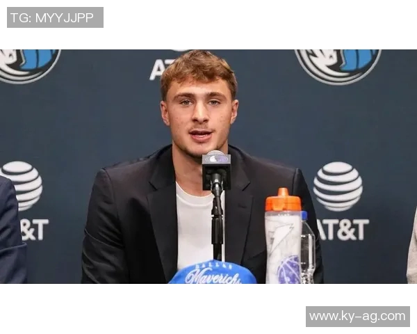 状元弗拉格表现不佳12投仅3中仅得10分7篮板6助攻2抢断1盖帽令人失望