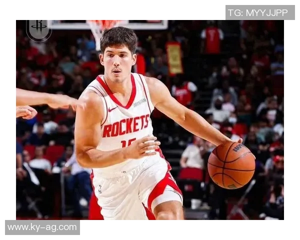 火箭队训练氛围愉快亚当斯谢泼德申京欢声笑语共度时光